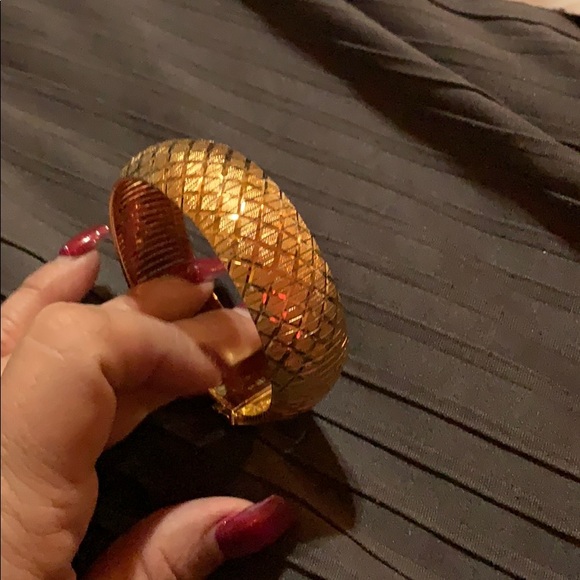 Beautiful Bracket - Picture 2 of 5